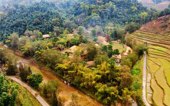 Panhou Retreat ẩn giữa không gian núi rừng và ruộng bậc thang. Ảnh: Khu nghỉ dưỡng