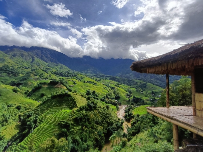 Không gian bên ngoài quán Sapana. Ảnh: Lê Hồng Ngọc