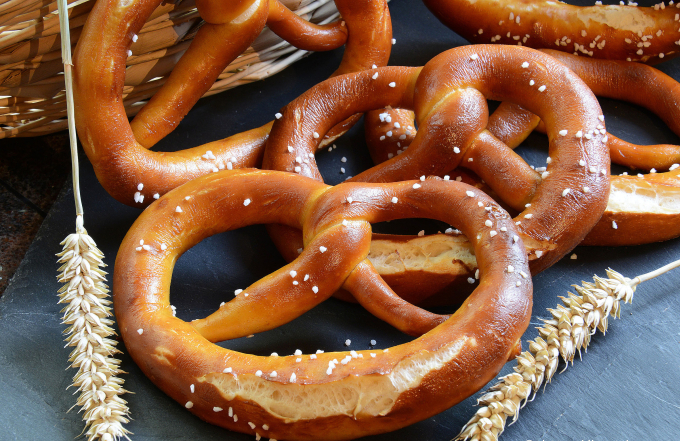 Chiếc bánh brezel truyền thống. Ảnh: brotdoc