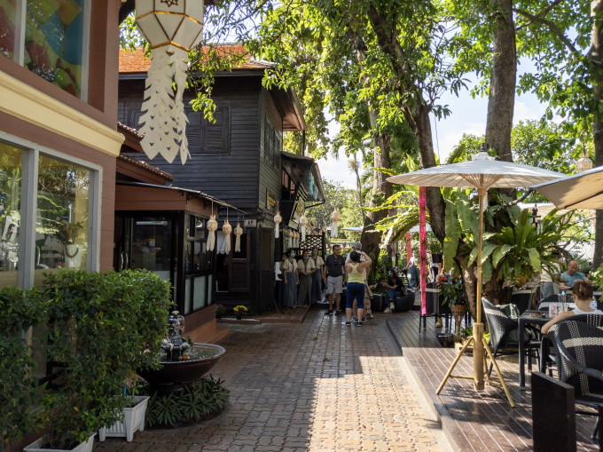 Khuôn viên khu vực cho du khách tham quan, massage, uống cà phê tại Trung tâm cải huấn phụ nữ Chiang Mai. Ảnh: Thailand Local Travel Advice