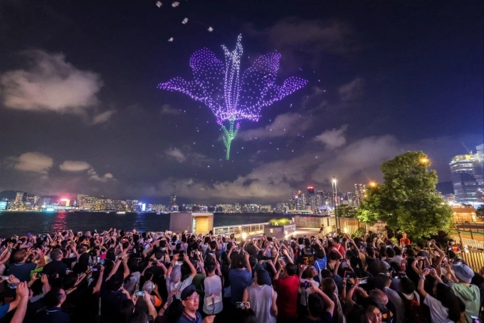Du khách tham gia các hoạt động ở Hong Kong dịp tuần lễ vàng hồi tháng 5. Ảnh: SCMP