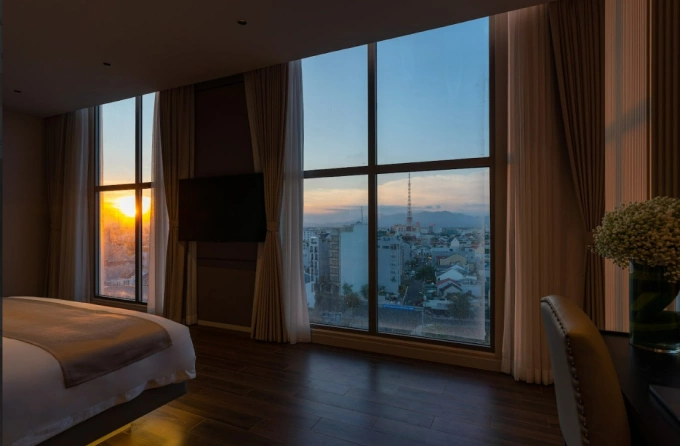 Tầm nhìn khoáng đạt vào trung tâm thành phố của phòng nghỉ Amana Hotel. Ảnh: Amana Hotel