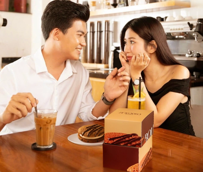 Bouchee được định vị như món bánh cao cấp có thể đồng hành trong nhiều khoảnh khắc, từ buổi trò chuyện đời thường đến gặp gỡ sáng tạo. Ảnh: Lotte Chocolat