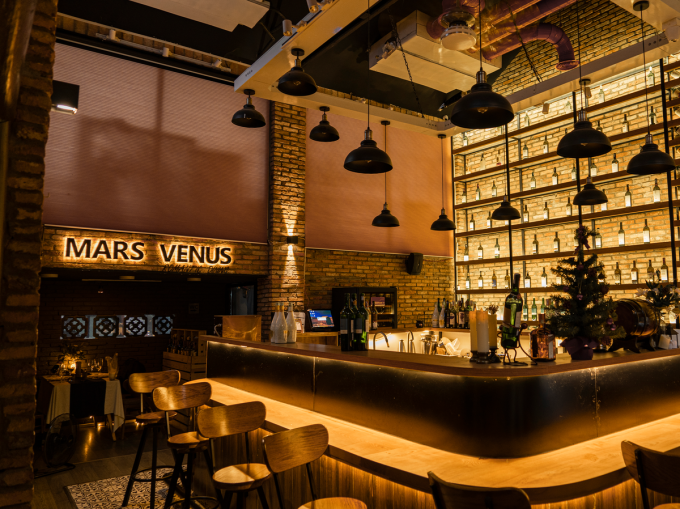 Không gian lãng mạn tại nhà hàng mặt đất. Ảnh: Mars Venus