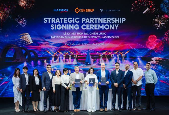 Đại diện Sun Group trong lễ ký hợp tác chiến lược với H2O Events và LaserVision, ngày 7/10. Ảnh: Sun Group