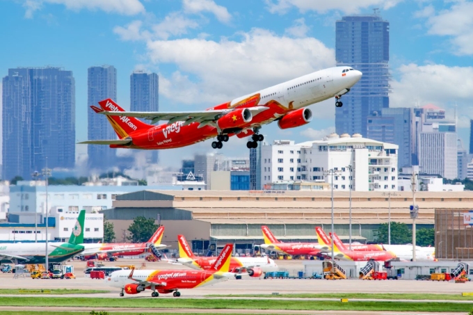 Tàu bay hiện đại của Vietjet với sắc đỏ đặc trưng. Ảnh: Tài Nguyễn