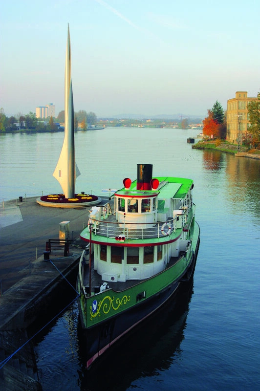 Điểm tam biên nằm bên bờ sông tại thành phố Basel, Thụy Sĩ. Ảnh: Basel