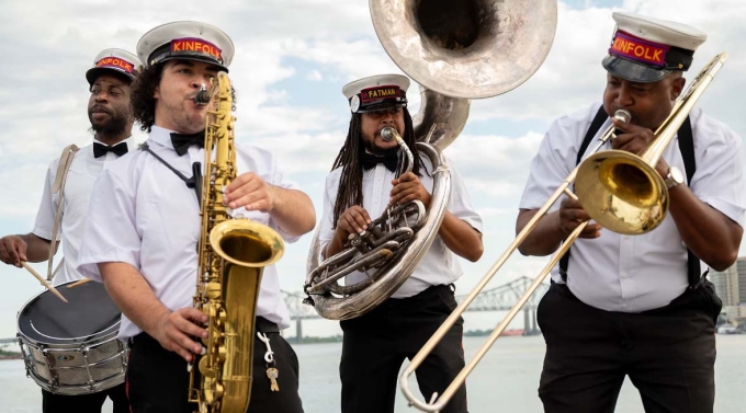 Một ban nhạc kèn đồng ở New Orleans. Ảnh: CNN