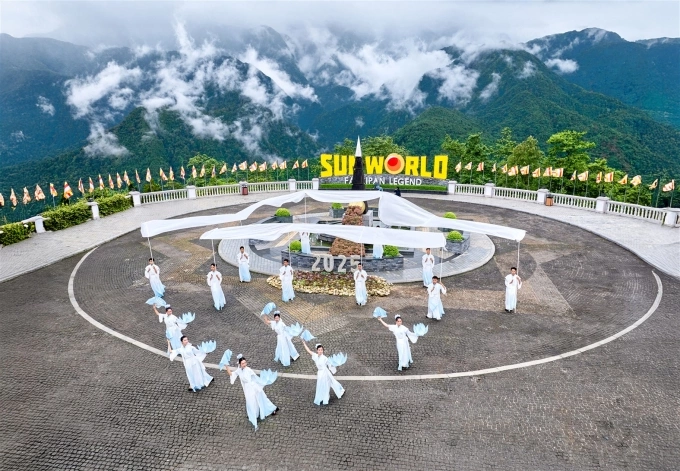 Chương trình nghệ thuật trong khuôn khổ Lễ hội hoa Sen đá 2025. Ảnh: Sun World