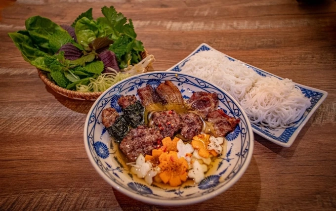 Món bún chả ở quán. Ảnh: NVCC