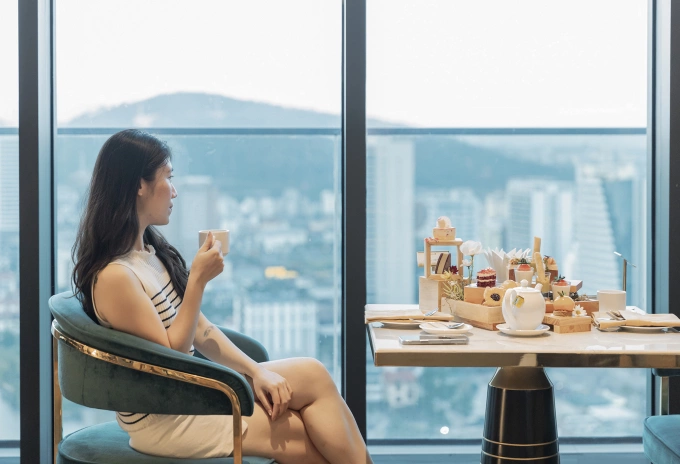 Tiệc trà chiều thư giãn ở nhà hàng