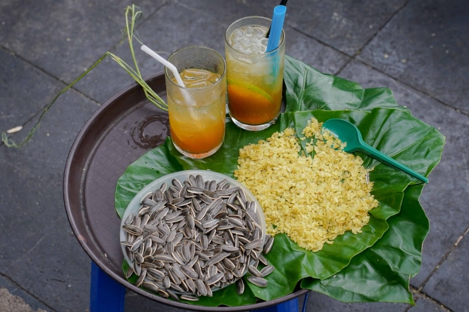 Cốm là đặc sản mùa thu Hà Nội Ảnh: Hoàng Giang