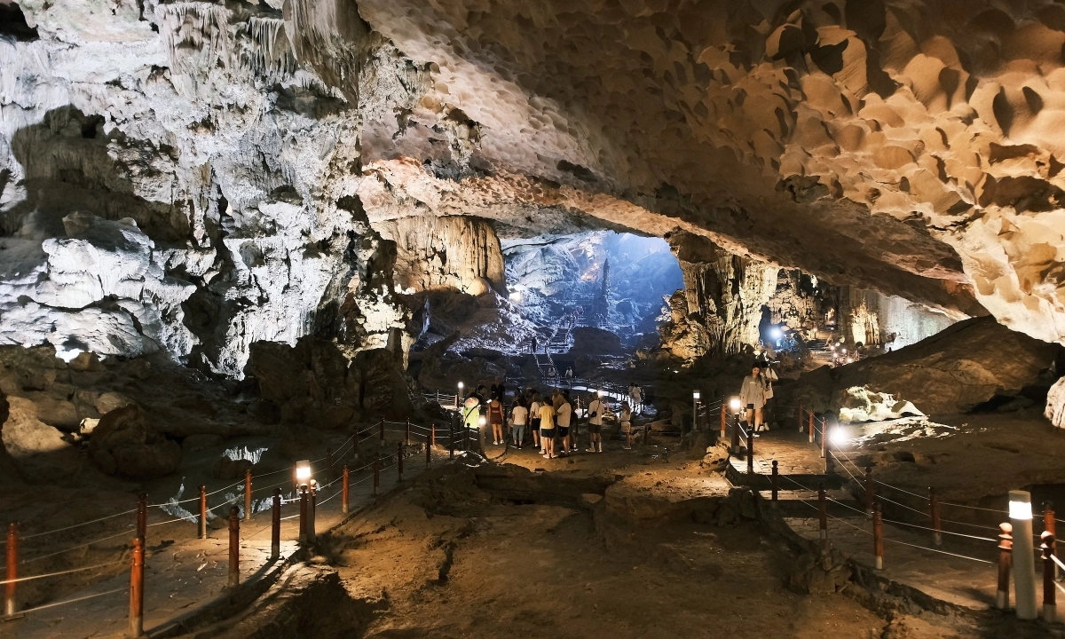 Lần đầu đi du thuyền ngắm vịnh di sản Hạ Long Dscf5735 1762064187 1762066671 1762066738