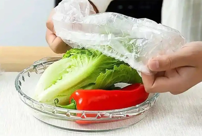 Mũ tắm có thể làm màng bọc thực phẩm.