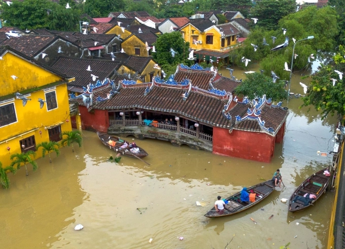 Phố cổ Hội An trong đợt lũ lịch sử cuối tháng 10. Ảnh: Nguyễn Đông
