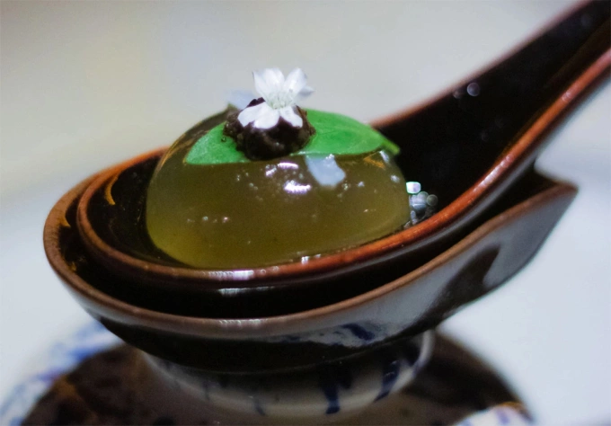 Món viên phở phân tử lạ miệng ở nhà hàng. Ảnh:Pot Au Phở