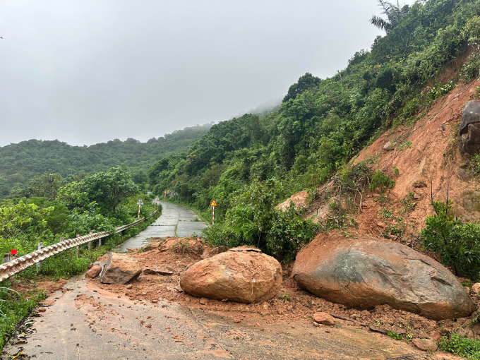 Sạt lở ở bán đảo Sơn Trà ngày 3/11. Ảnh: BQL