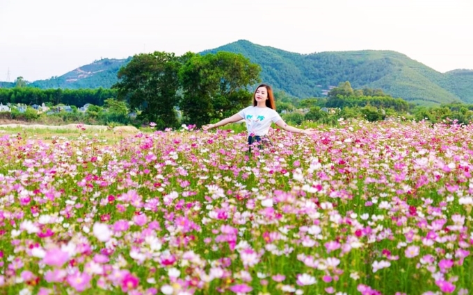 Du khách check-in tại Green Life. Ảnh: Green Life