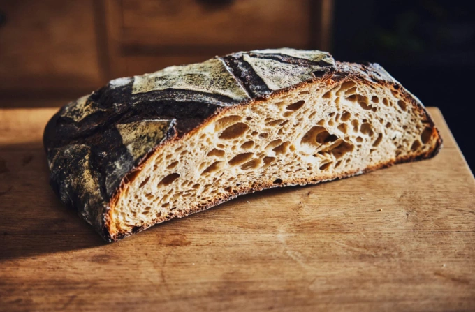 Pain du coin, loại bánh gây sốt của Benoît Castel tại Pháp. Ảnh: CNN