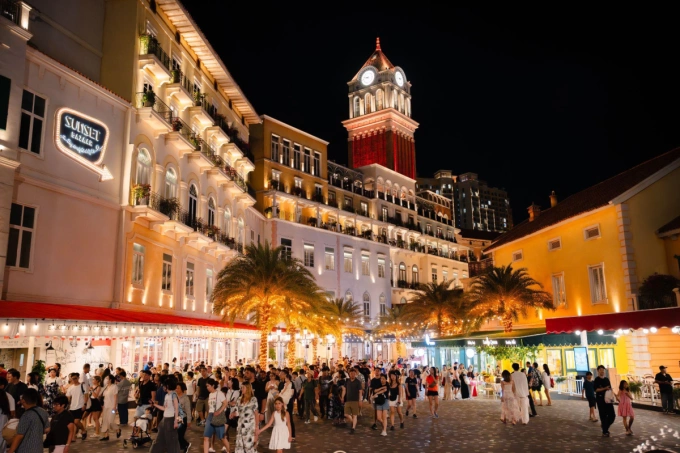 Khu phố Sunset Bazaar nằm gần các Mini hotel (khách sạn nhỏ). Ảnh: Sun PhuQuoc Airways