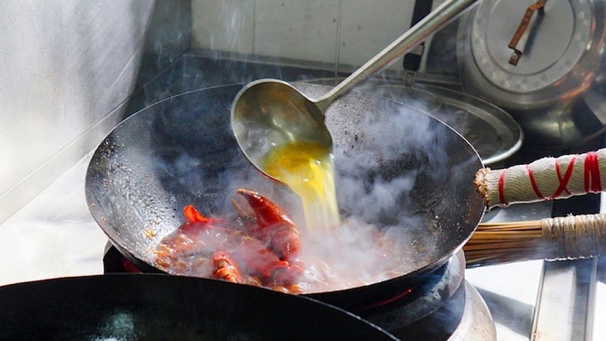 Bí mật món cua sốt ớt Singapore nổi tiếng toàn cầu Món cua sốt ớt được chế biến tại quán Keng Eng Kee. Ảnh: Michelin Guide