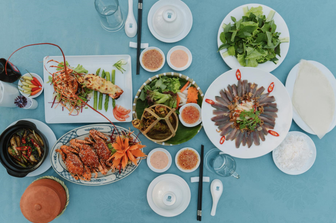 Thưởng thức hải sản địa phương tại nhà hàng Hương Biển Phú Quốc c