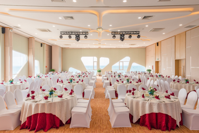 Thưởng thức hải sản địa phương tại nhà hàng Hương Biển Phú Quốc v