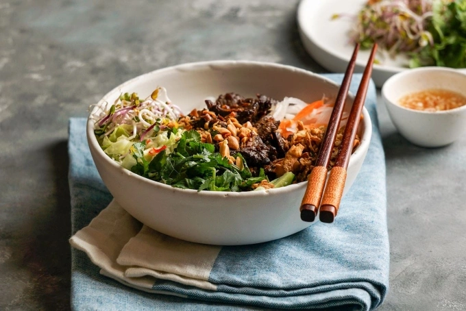 Bún bò Nam Bộ trong top 100 món ăn ngon nhất thế giới. Ảnh: Taste Atlas