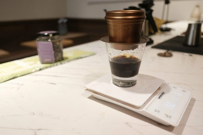 Ba món cà phê Việt vào top đồ uống ngon nhất Đông Nam Á Ly cà phê Việt pha từ hạt robusta. Ảnh: Anh Tú