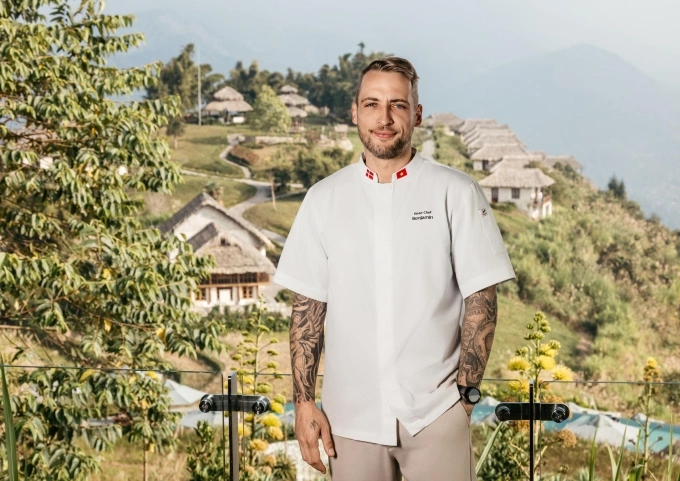 Bếp trưởng Topas Ecolodge là 'Đầu bếp ngôi sao Việt Nam' Bếp trưởng người Đan Mạch mê mẩn ẩm thực Việt và không khí, cảnh quan trong lành của Sa Pa. Ảnh: Topas Ecolodge