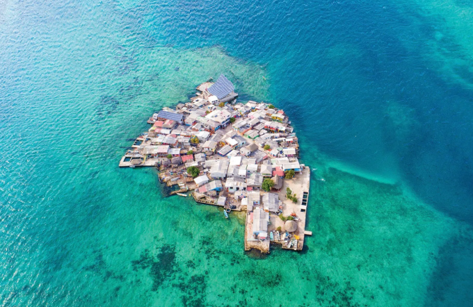 không xảy ra tai nạn giao thông Toàn bộ đảo nhìn từ trên cao. Ảnh: iStock