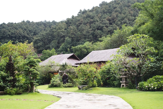 Không gian quanh chùa. Ảnh: FB Địa Tạng Phi Lai B1-1767697963.jpg