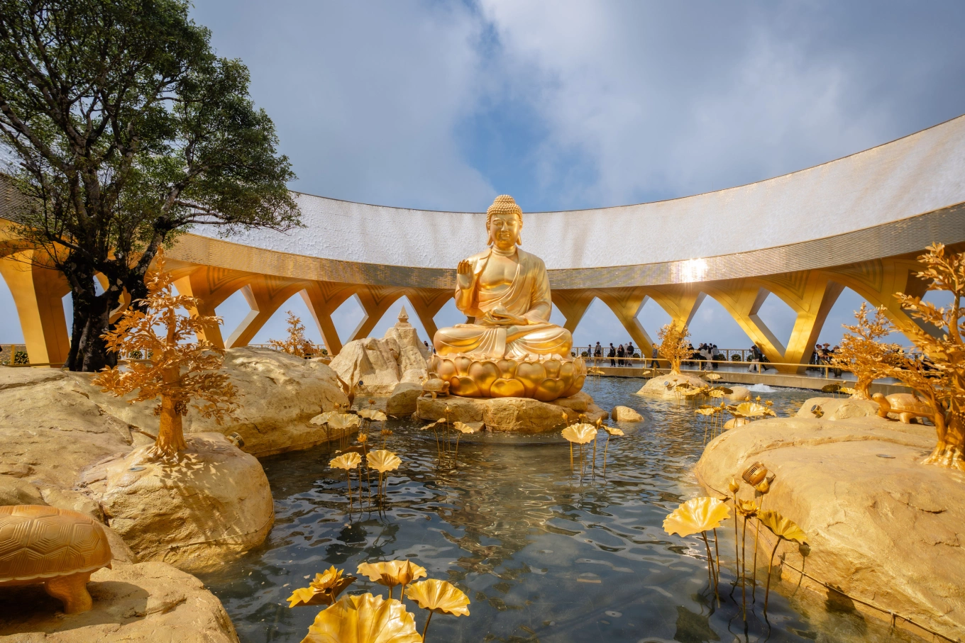 Ba tượng Phật lớn nhất trên núi Bà Đen - Báo VnExpress Du lịch