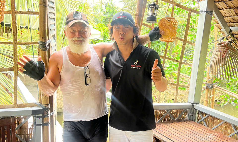 Video người miền Tây mời du khách về nhà ăn cơm 'gây sốt'