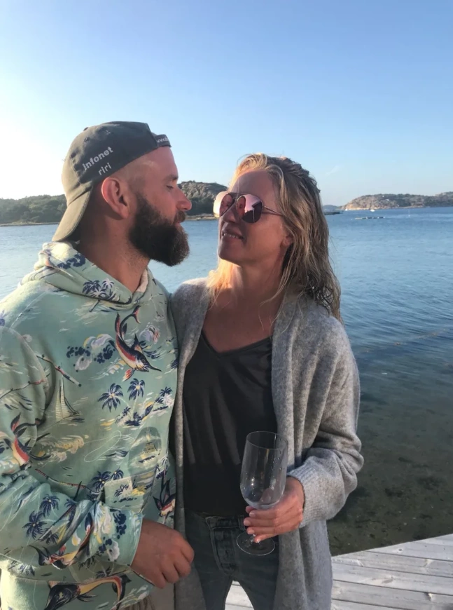 Kris và Amelia hiện tại. Ảnh: CNN