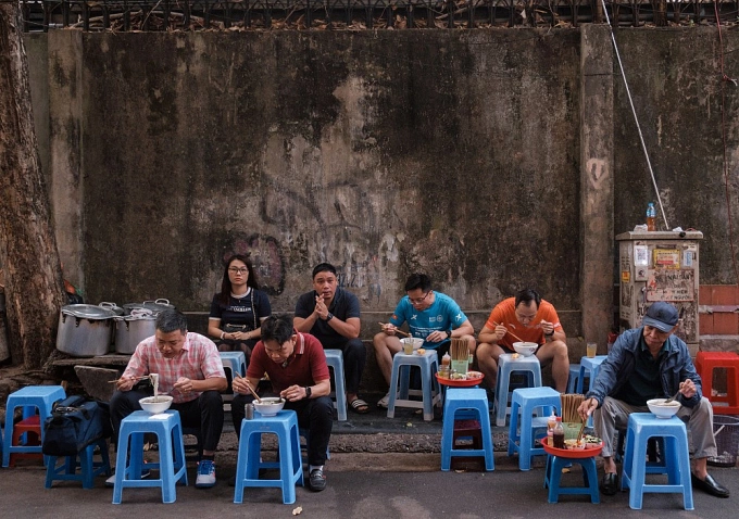 Một quán phở nổi tiếng ở phố cổ Hà Nội. Ảnh: Michelin Guide