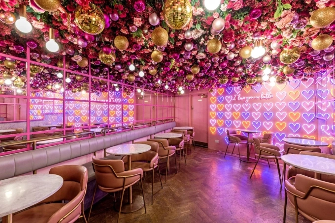 Không gian quán cà phê EL&N tại ga St Pancras, London. Ảnh: Instagram