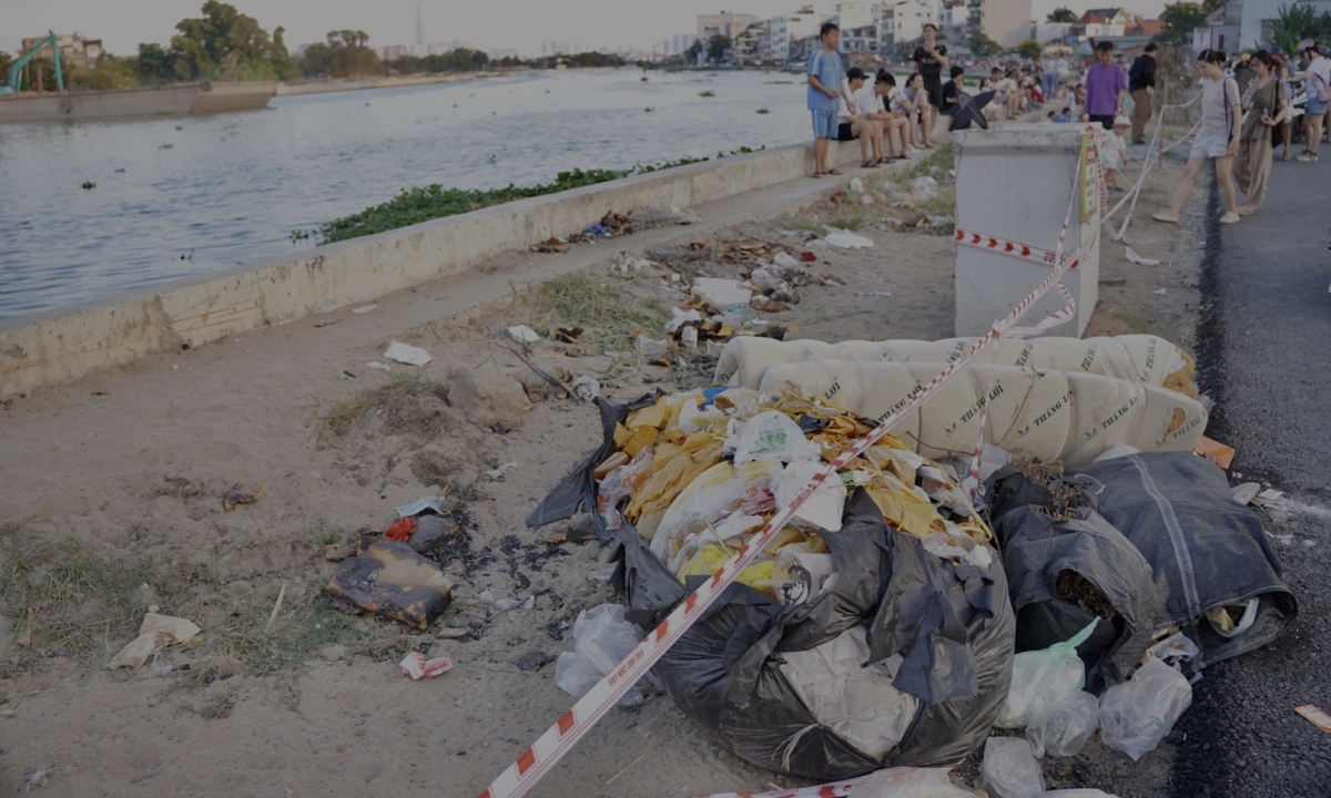 'Biển Gò Vấp' nhếch nhác vì khách xả rác
