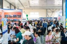 Khách đổ đến 'săn' tour giá rẻ ở hội chợ du lịch