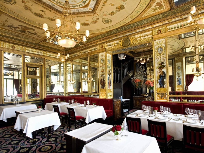 Nhà hàng Le Grand Véfour hiện nay tại khu phức hợp Palais-Royal, là hậu duệ của một nhà hàng thành lập vào năm 1820. Ảnh: lhonoremagazine