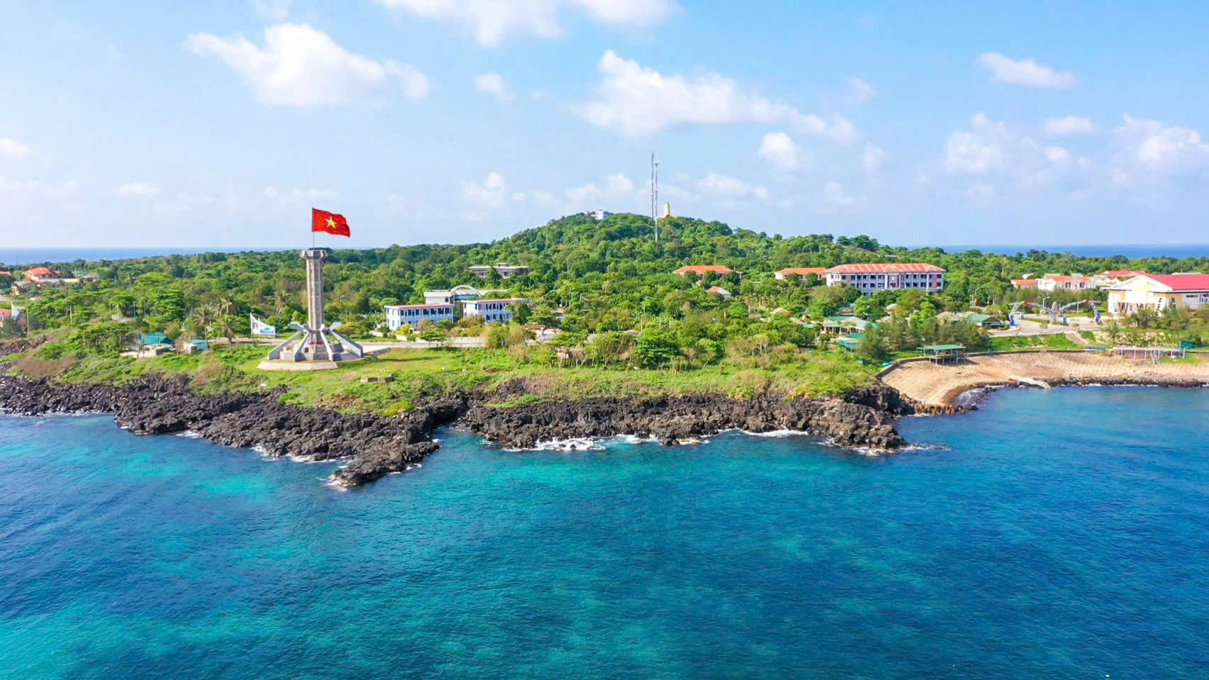 Cẩm nang Du lịch Đảo Cồn Cỏ 2026 từ A-Z: Di chuyển, ăn chơi, thăm quan, đặc sản... mới nhất