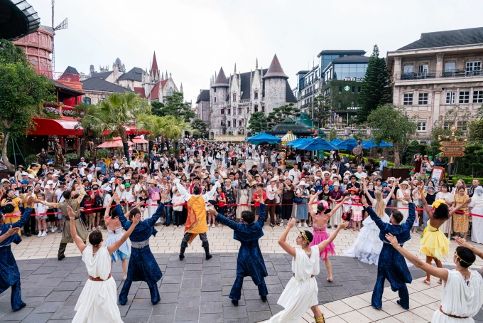 Không khí lễ hội tại Sun World Ba Na Hills. Ảnh: Sun Group