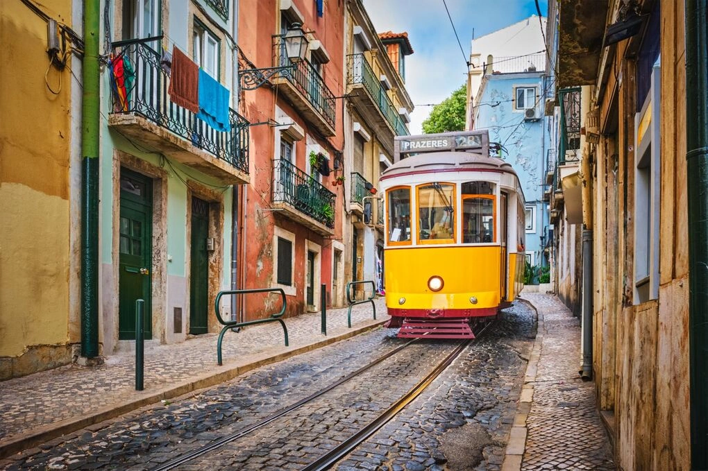 Một góc phố cổ ở Lisboa, Bồ Đào Nha. Ảnh: Portugal News