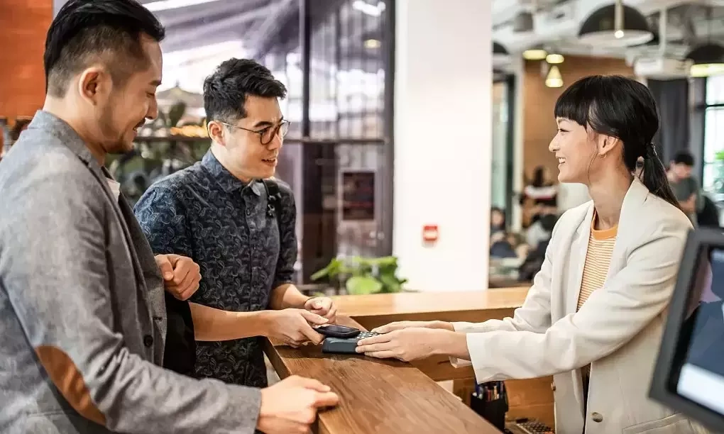 Lý do cần check out ở quầy lễ tân khách sạn