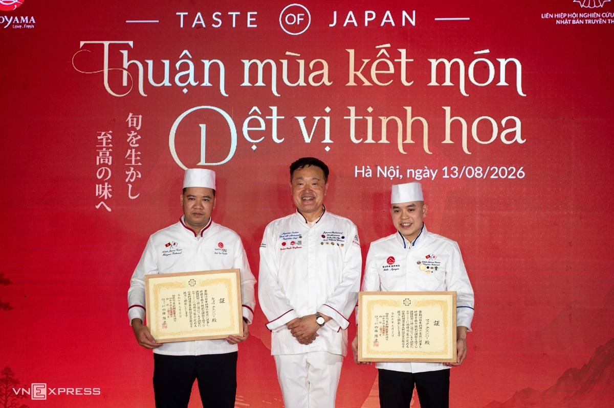 $38,000 tuna flown from Tokyo to Hanoi for a five-chef carving spectacle