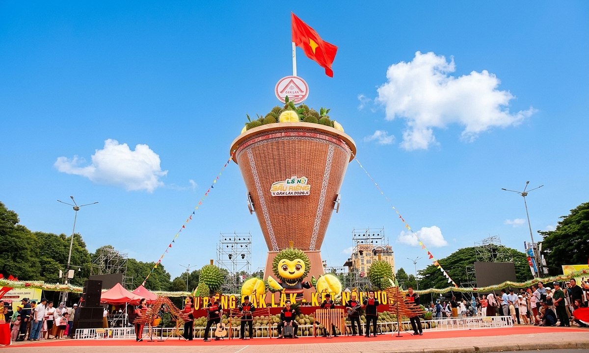 Tháp sầu riêng cao 18 m ở Đăk Lăk