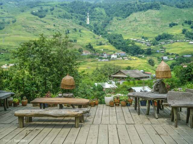 Quán nhìn ra ruộng bậc thang. Ảnh: Tuấn Đào 545540740-10232664046932582-807780860481