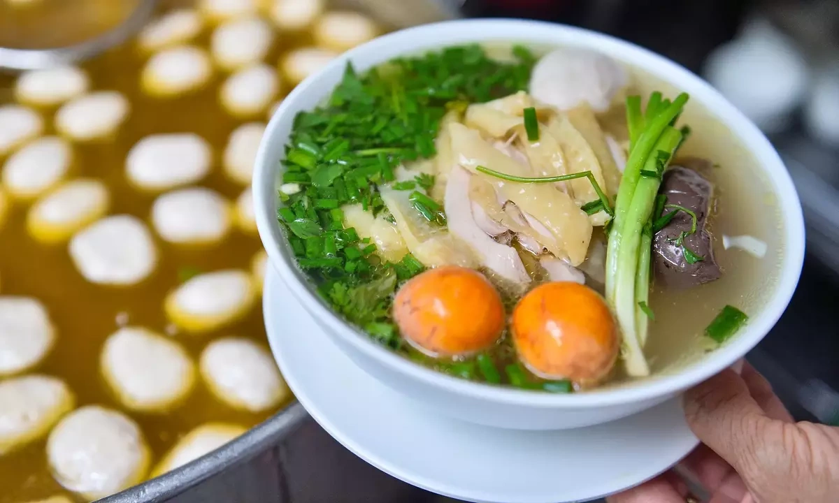 'Ăn sáng - cà phê' thư giãn ở phố cổ Hà Nội dịp 2/9