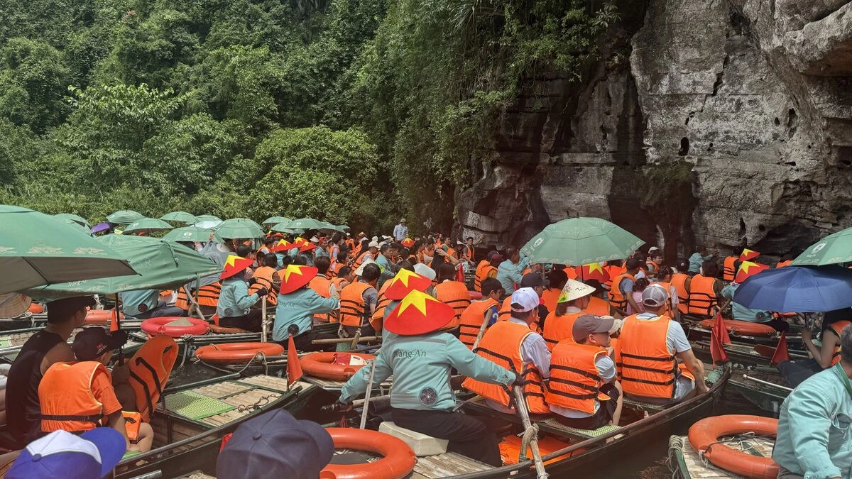 Ninh Bình 'thất thủ', Phú Quý vắng vẻ dịp lễ 2/9