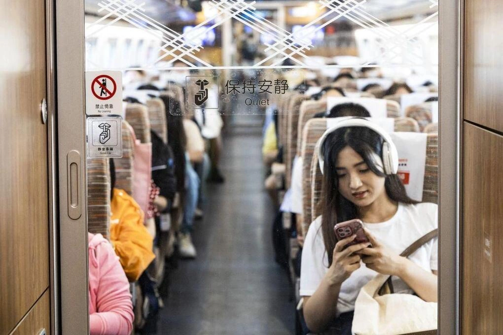 Chuyến tàu G735, chạy từ Bắc Kinh đến Thượng Hải. Ảnh: Huacheng